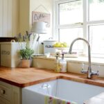 Ratgeber : Küchenplanung Fehler Ideen Wooden Countertop White Sink Two Handle Faucet Towel Soap Bottle Küchenplanung Fehler Ideen