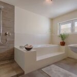 Ratgeber : Badsanierung Berlin Altbau, Kosten Und Handwerkersuche Badezimmer Streichen Kalkfarbe Badewanne Und Streichenkalk Farbe Badsanierung In Der Nähe: So Finden Sie Den Passenden Fachbetrieb