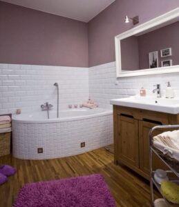 Fliesen & Farben: Fugen Im Bad Reinigen Bordüre Badezimmer Streichen Farbe Flieder Lila Weiße Fliegen Und Badewanne Fugen Im Bad Reinigen