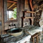 Badezimmer Design : Kleines Gäste WC Modern Gestalten Badezimmer Rustikal Spiegel Stein Selbst Holz Armatur Waschwanne Hocker Pendelleuchte Badezimmer Grundriss