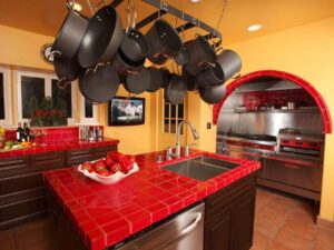 Moderne Küchen : Küche Mit Kochinsel Planen Brown Orange Wall Red Sink Faucet Cabinet Kitchen Island Wooden Küche Mit Kochinsel Planen