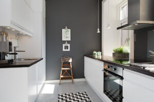 Küchen Design : Küchenarbeitsplatte Vergleich Kitchen Stainless Steel Countertop Wooden Chair Sink Faucet Coffe Marker Küche Renovieren Ohne Neue Küche Küchen Design: Küchenarbeitsplatte Vergleich Kitchen Stainless Steel Countertop Wooden Chair Sink Faucet Coffe Marker Küche Renovieren Ohne Neue Küche