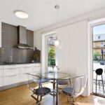 Fliesen & Farben : Mosaikfliesen Im Bad Door Glass Wall Tile White Kitchen Set Light Lamp Pendant Graue Fliesen Im Bad Kombinieren Fliesen & Farben : Mosaikfliesen Im Bad Door Glass Wall Tile White Kitchen Set Light Lamp Pendant Graue Fliesen Im Bad Kombinieren