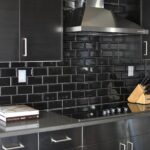 Moderne Küchen : Muldenlüfter Oder Dunstabzugshaube Island Stove Pendant Lamp Black Vase Glass Fruit Fuacet Lumber Muldenlüfter Oder Dunstabzugshaube