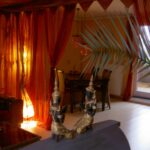 Wohnzimmer Ideen : Arabische Deko Wohnzimmer Orientalisch Einrichten Orange Vorhaenge Thai Figuren Stehlampe Palmwedel Arabische Deko Wohnzimmer Orientalisch Einrichten