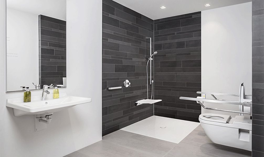 Moderne Küchen : Bad Oder Kuche Zuerst Renovieren Barrierefreies Badezimmer Bodengleiche Dusche Klappsitz Stuetzgriffe Dunkle Riemchenfliesen Küchenfronten reinigen und pflegen