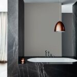 Ratgeber : Bad Sanierung Planen Badezimmer Schwarzer Marmor Einbaubadewanne Taupe Wand Kupfer Pendelleuchte Bad Sanierung Planen
