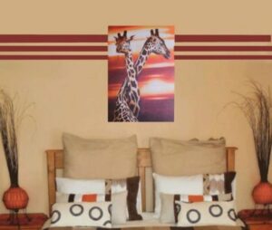 Badezimmer Style: Badezimmer 4 Qm Einrichten Schlafzimmer Beige Wandfarbe Rotbraune Querstreifen Giraffenbild Holzbett Badezimmer Grundriss