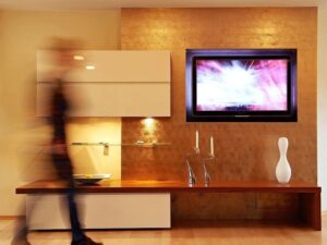 Küchenfronten: Badezimmer 4 Qm Einrichten Wohnzimmer Goldene Wandgestaltung Eingelassener Fernseher Schwebendes Sideboard Hochglanzfronten Kuchengriffe Wechseln