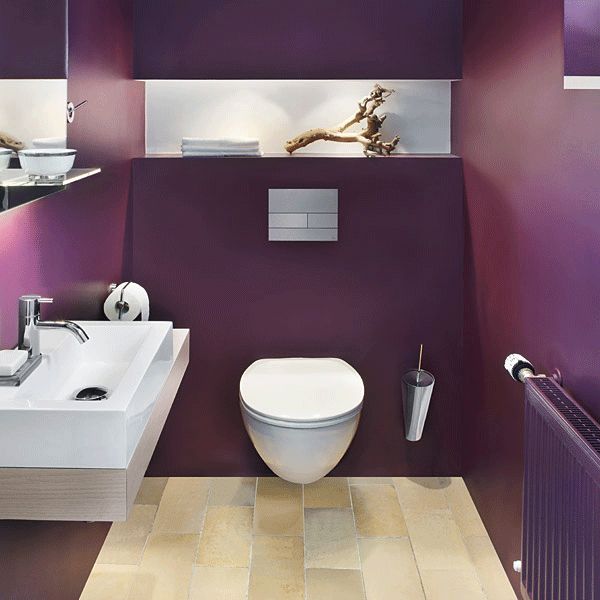 gaestebad aubergine wandfarbe wandhaengendes wc heizkoerper sandstein bodenfliesen