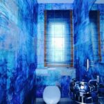 Badezimmer Style : Badezimmer Beleuchtung Planen Gaestewc Blaue Lasurtechnik Wand Wandhaengendes Wc Metallwaschbecken Fenster Schimmel Im Bad Vorbeugen
