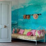 Badezimmer Style : Badezimmer Dekorieren Flur Tuerkise Aquarelloptik Wand Eisenbett Sitzbank Strohhuete Badezimmer Dekorieren