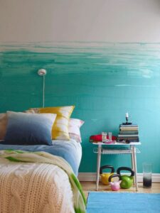 Badezimmer Style: Badezimmer Dekorieren Schlafzimmer Tuerkise Wischtechnik Wand Doppelbett Hantelkugeln Nachttisch Badezimmer Dekorieren