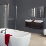 Badezimmer Style : Badezimmer Grundriss Badezimmer Anthrazit Wandfarbe Freistehende Badewanne Haengender Doppelwaschtisch Roter Handtuch Badezimmer Grundriss