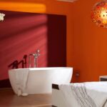 Badezimmer Style : Badezimmer Grundriss Schlafzimmer Badewanne Rote Orange Wandfarbe Freistehende Badewanne Kugelleuchte Badezimmer Grundriss