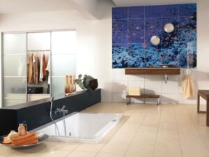 Badezimmer Style: Badezimmer Im Landhausstil Badezimmer Unterwasser Fotofliesen Wandbild Einbaubadewanne Beigefarbene Bodenfliesen Moderne Waschtische
