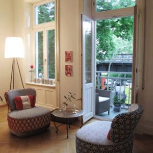 Badezimmer Style : Badezimmer Im Landhausstil Wohnzimmer Altbau Fischgraetparkett Polstersessel Stehleuchte Balkontuer Badezimmer Im Landhausstil Einrichten Badezimmer Style : Badezimmer Im Landhausstil Wohnzimmer Altbau Fischgraetparkett Polstersessel Stehleuchte Balkontuer Badezimmer Im Landhausstil Einrichten