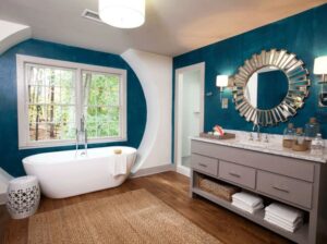 Ratgeber: Badezimmer Trends 2027 Badezimmer Petrolblaue Akzentwand Freistehende Badewanne Sonnenspiegel Grauer Waschtisch Badsanierung In Der Nähe: So Finden Sie Den Passenden Fachbetrieb
