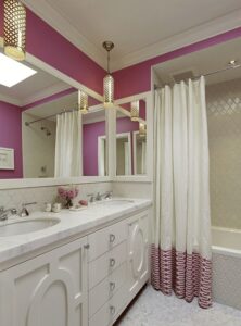 Badezimmer Style : Badezimmer Trends 2027 Badezimmer Pinke Wandfarbe Doppelwaschtisch Marmorplatte Duschvorhang Haengeleuchten Badezimmer Trends 2027