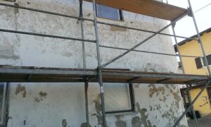Badezimmer Style: Badsanierung Berlin Hausfassade Abblaetternder Putz Baugeruest Fenster Sanierungsbedarf Badezimmer Grundriss