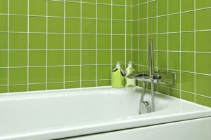 Ratgeber : Badsanierung Berlin Nahaufnahme Gruene Wandfliesen Weisse Fugen Badewanne Seifenspender Badsanierung Berlin Ideen: Altbau, Kosten Und Handwerkersuche Ratgeber : Badsanierung Berlin Nahaufnahme Gruene Wandfliesen Weisse Fugen Badewanne Seifenspender Badsanierung Berlin Ideen: Altbau, Kosten Und Handwerkersuche