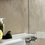 Moderne Küchen : Badsanierung Kosten Und Ideen Nahaufnahme Spachtelputz Wand Beige Struktur Duscharmatur Glaswand Grifflose Küche