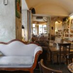 Badezimmer Style : Badspiegel Mit Beleuchtung Cafe Gewoelbedecke Antikes Sofa Patina Wand Mosaiktische Kunstwerke Badspiegel Mit Beleuchtung
