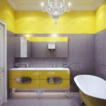 Badezimmer Style : Bodenebene Dusche Nachrusten Badezimmer Gelbe Wandfarbe Graue Wandpaneele Freistehende Badewanne Kronleuchter Kleines Badezimmer Mit Dusche Modern Gestalten Badezimmer Style : Bodenebene Dusche Nachrusten Badezimmer Gelbe Wandfarbe Graue Wandpaneele Freistehende Badewanne Kronleuchter Kleines Badezimmer Mit Dusche Modern Gestalten