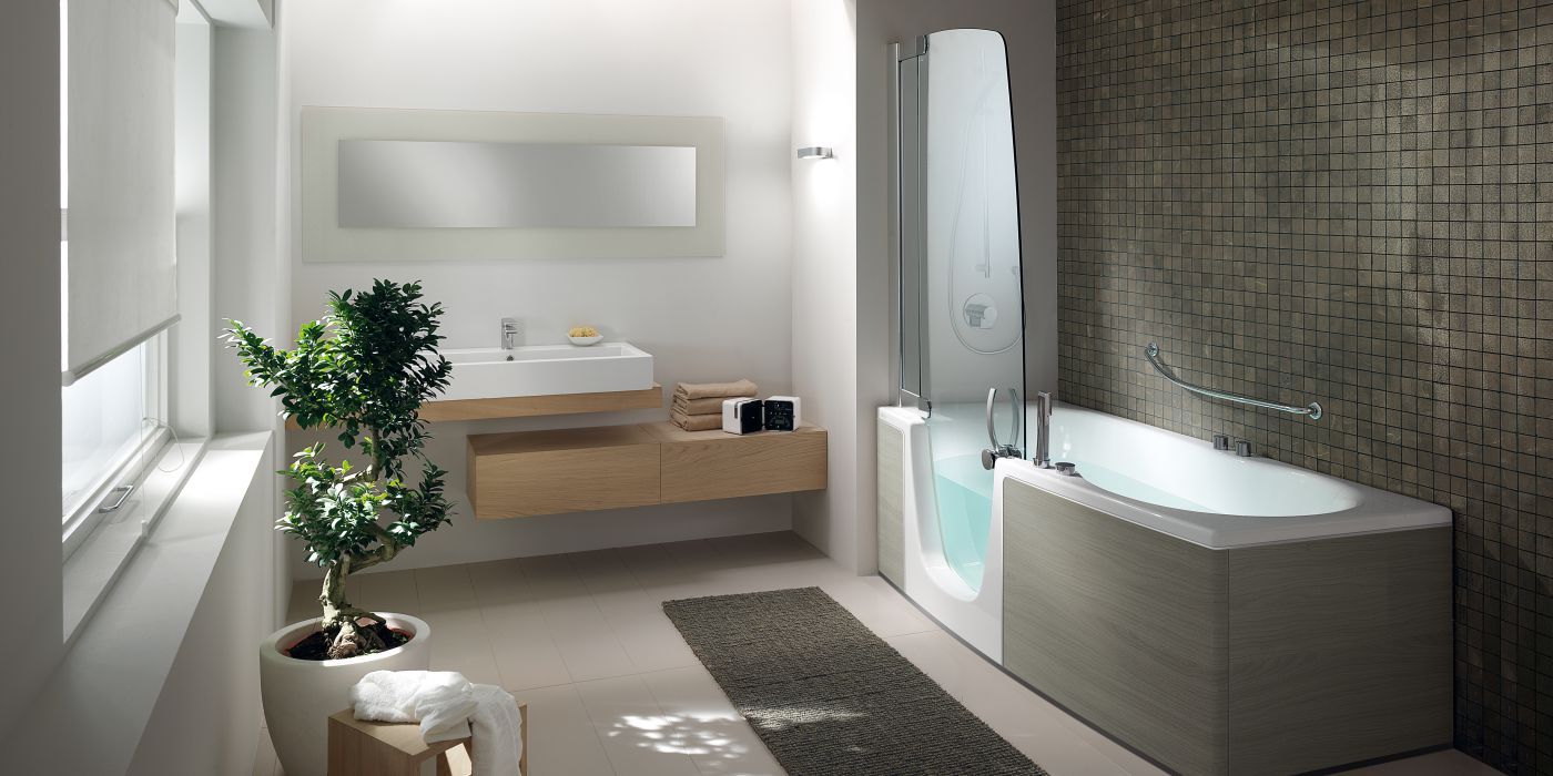 badezimmer mosaikwand badewanne mit tuer holzschwebeschrank bonsai pflanze
