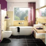 Moderne Küchen : Fliesen Uberkleben Im Bad Badezimmer Aubergine Akzentwand Beige Fliesen Mosaikfries Freistehende Badewanne Handtuchheizkoerper Küche Mit Theke Planen
