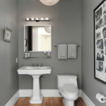 Badezimmer Design : Freistehende Badewanne Im Kleinen Bad Gaestebad Graue Wandfarbe Standwaschbecken Holzboden Kugelleuchte Bilderrahmen Badezimmer Streichen Kosten