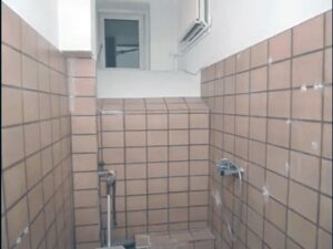 Badezimmer Style: Fugen Im Bad Erneuern Dusche Terrakotta Fliesen Dunkle Fugen Armatur Fensternische Badezimmer Dekorieren