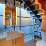 Badezimmer Style : Kleines Bad Mit Dachschrage Badezimmer Unter Der Treppe Mit Holzwaschtisch Und Handtuchregal Kleines Bad Mit Dachschräge Einrichten Badezimmer Style : Kleines Bad Mit Dachschrage Badezimmer Unter Der Treppe Mit Holzwaschtisch Und Handtuchregal Kleines Bad Mit Dachschräge Einrichten