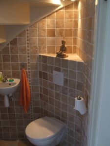 Badezimmer Style : Kleines Bad Mit Dachschrage Gaeste Wc Unter Der Treppe Mit Travertinfliesen Und Buddha Figur Kleines Bad Mit Dachschräge Einrichten Badezimmer Style : Kleines Bad Mit Dachschrage Gaeste Wc Unter Der Treppe Mit Travertinfliesen Und Buddha Figur Kleines Bad Mit Dachschräge Einrichten