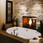 Badezimmer Style : Kleines Bad Renovieren Badewanne Mit Steinwand Und Durchsichtigem Kamin Kleines Bad Renovieren