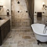 Badezimmer Style : Kleines Bad Renovieren Klassisches Badezimmer Mit Travertinfliesen Und Badewanne Mit Klauenfuessen Kleines Gäste-WC Modern Gestalten Badezimmer Style : Kleines Bad Renovieren Klassisches Badezimmer Mit Travertinfliesen Und Badewanne Mit Klauenfuessen Kleines Gäste-WC Modern Gestalten