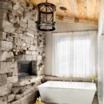 Badezimmer Style : Kleines Bad Renovieren Rustikales Badezimmer Mit Natursteinwand Und Freistehender Badewanne Kleines Bad Renovieren