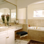 Badezimmer Style : Kleines Badezimmer Mit Dusche Klassisches Badezimmer Mit Goldarmaturen Und Saeulen Kleines Badezimmer Mit Dusche Modern Gestalten Badezimmer Style : Kleines Badezimmer Mit Dusche Klassisches Badezimmer Mit Goldarmaturen Und Saeulen Kleines Badezimmer Mit Dusche Modern Gestalten