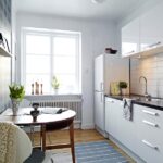 Moderne Küchen : Kuche Mit Theke Planen Schmale Weisse Kueche Mit Hochglanzfronten Und Rundem Esstisch Küche Mit Theke Planen