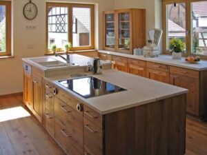 Moderne Küchen: Kuche Ohne Oberschranke Landhauskueche Mit Eichenholzinsel Und Sprossenfenstern Küche Ohne Oberschränke