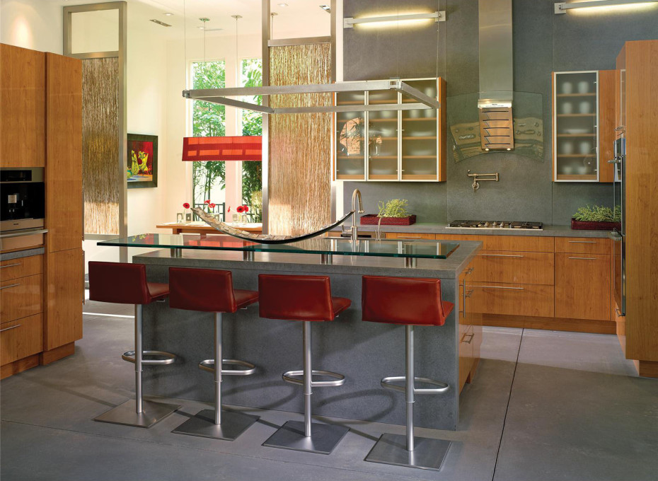 moderne kueche mit glasbar und roten barhockern