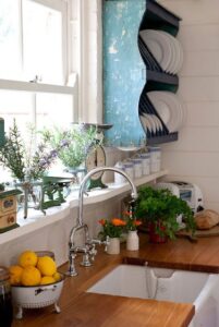 Moderne Küchen : Kuchenarbeitsplatte Vergleich Landhausspuele Mit Zitronen Kraeutern Und Tellerregal Küchenarbeitsplatte Vergleich