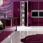 Badezimmer Style : Kuchenfronten Streichen Aubergine Hochglanzkuche Rosenmotiv Wand Kristallleuchter Rosenteppich Kleines Bad Mit Dachschräge Einrichten