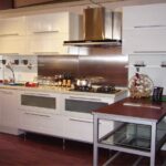Badezimmer Style : Kuechenfronten Erneuern Kosten Varianten Und Spartipps Weisse Hochglanzkueche Mit Edelstahlrueckwand Und Esstisch Schimmel Im Bad Vorbeugen