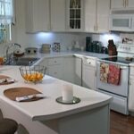 Moderne Küchen : Kuechenfronten Material Im Vergleich Weisse Kueche Mit Kochinsel Und Unterbauleuchten Küche Mit Theke Planen Moderne Küchen : Kuechenfronten Material Im Vergleich Weisse Kueche Mit Kochinsel Und Unterbauleuchten Küche Mit Theke Planen