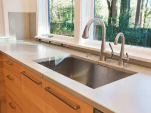 Badezimmer Style: Moderne Waschtische Unterbauspule Helle Arbeitsplatte Holzschranke Panoramafenster Schimmel Im Bad Vorbeugen