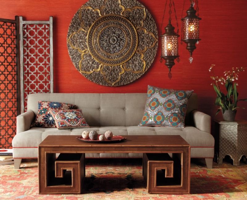 orientalisches wohnzimmer rote wand mandala laternen sofa