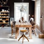 Fliesen & Farben : Offene Kuche In Kleiner Wohnung Rustikaler Holztisch Schwarze Holzwand Industrieregal Esszimmer Fliesen überkleben Im Bad