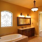 Badezimmer Style : Platzsparende Badewanne Orange Badezimmer Eckwanne Schmiedeeisen Fenster Waschtisch Platzsparende Badewanne Für Kleine Bäder