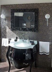 Badezimmer Style : Schimmel Im Bad Vorbeugen Schwarze Barock Waschtischkommode Damast Tapete Schimmel Im Bad Vorbeugen
